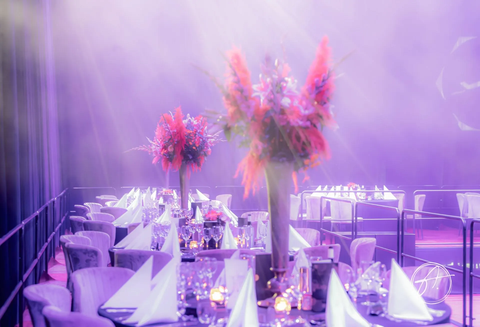 Avondbeeld van de dinnershow-setting