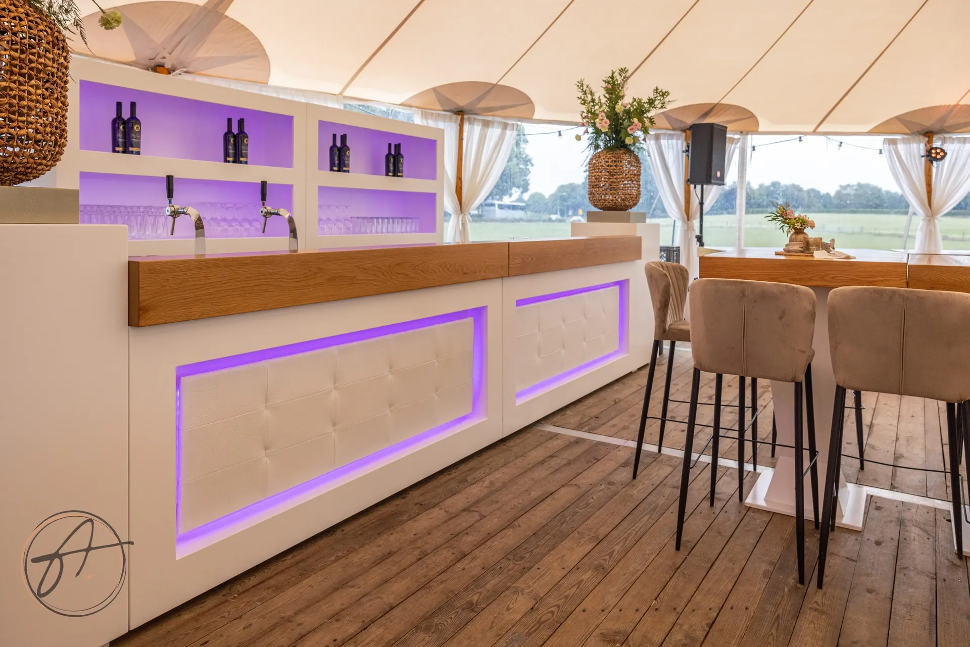 Detail van de tafelstyling op een bruiloft